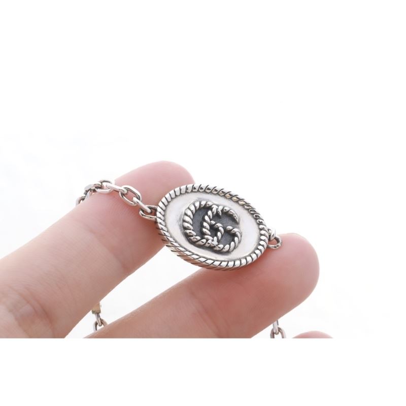 G*u*i bracelets